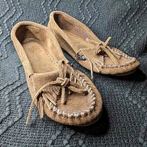 Minnetonka‎ Size 6 Brown Leather Moccasins